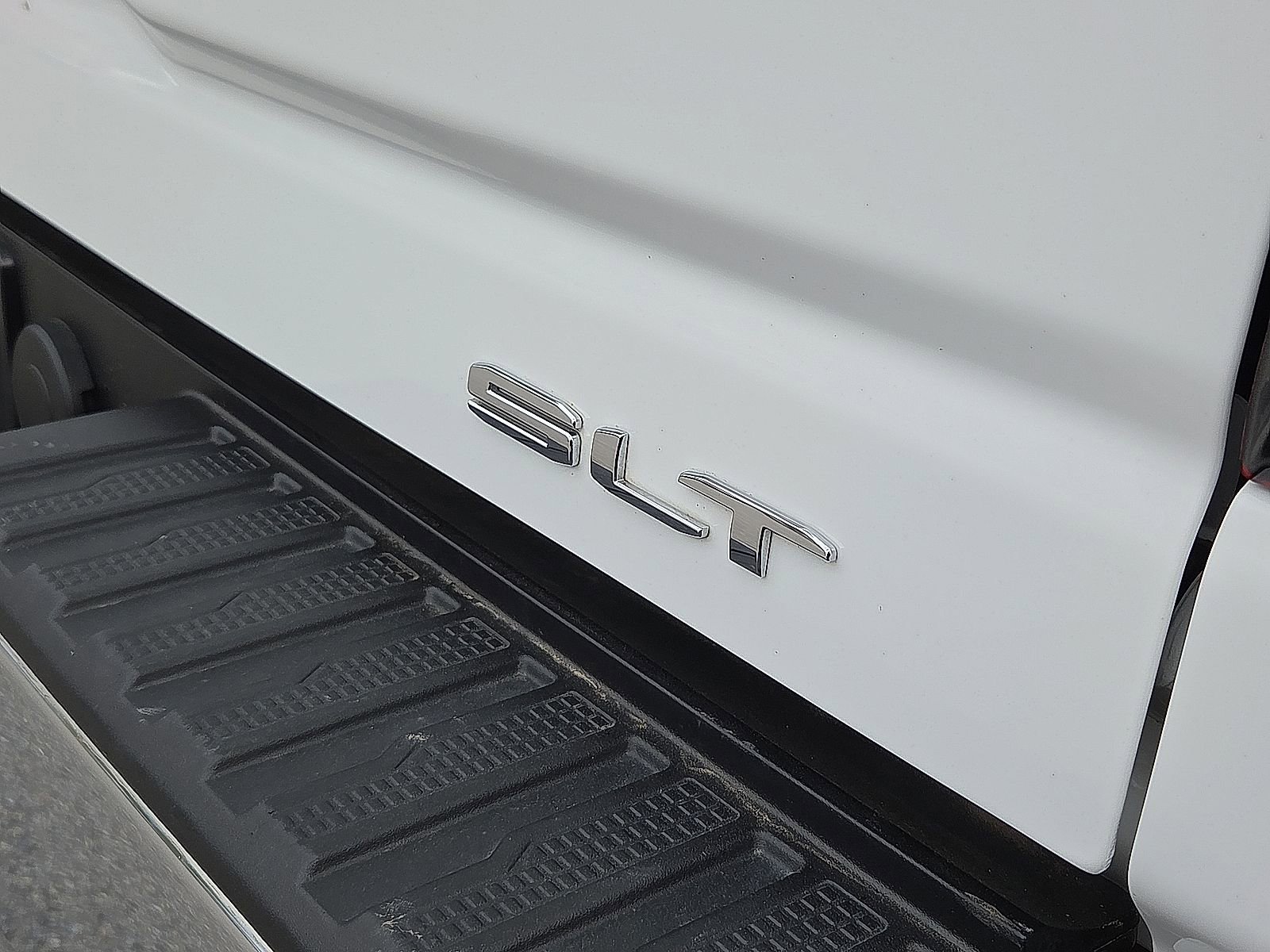 Used 2025 GMC Sierra 2500 SLT AWD/4WD image 8