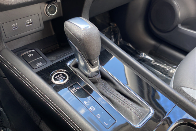 Used 2024 Nissan Kicks SR w/ SR Premium Package FWD image 17