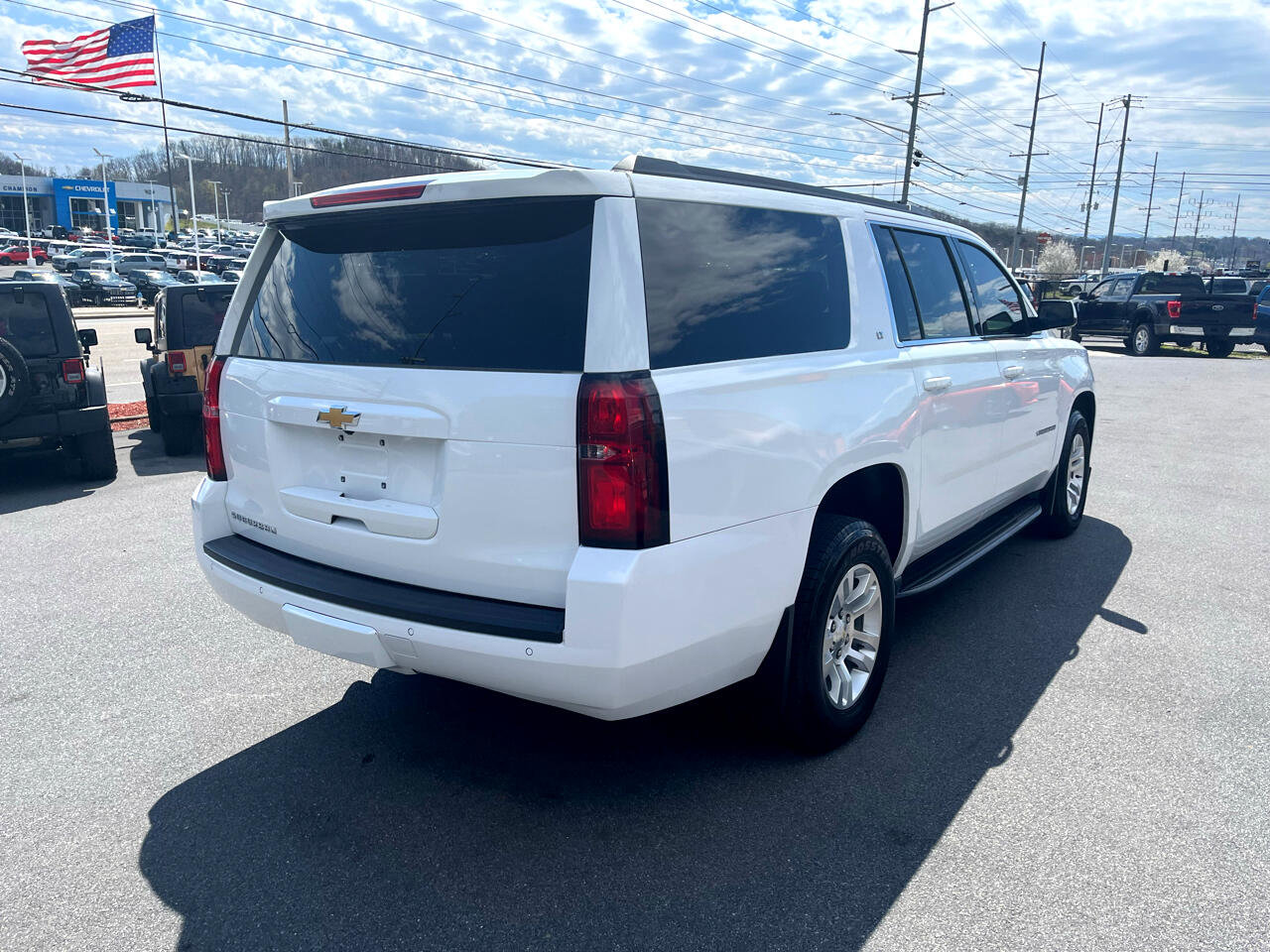 Used 2018 Chevrolet Suburban LT image 5
