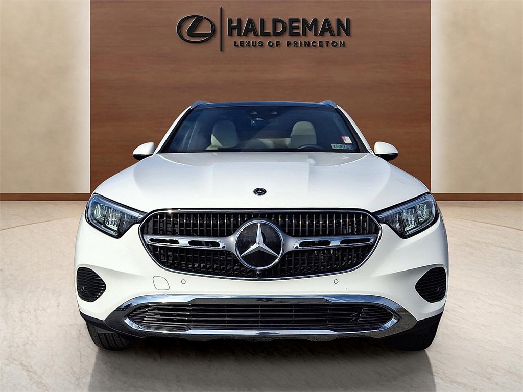 Used 2023 Mercedes-Benz GLC 300 4MATIC image 2