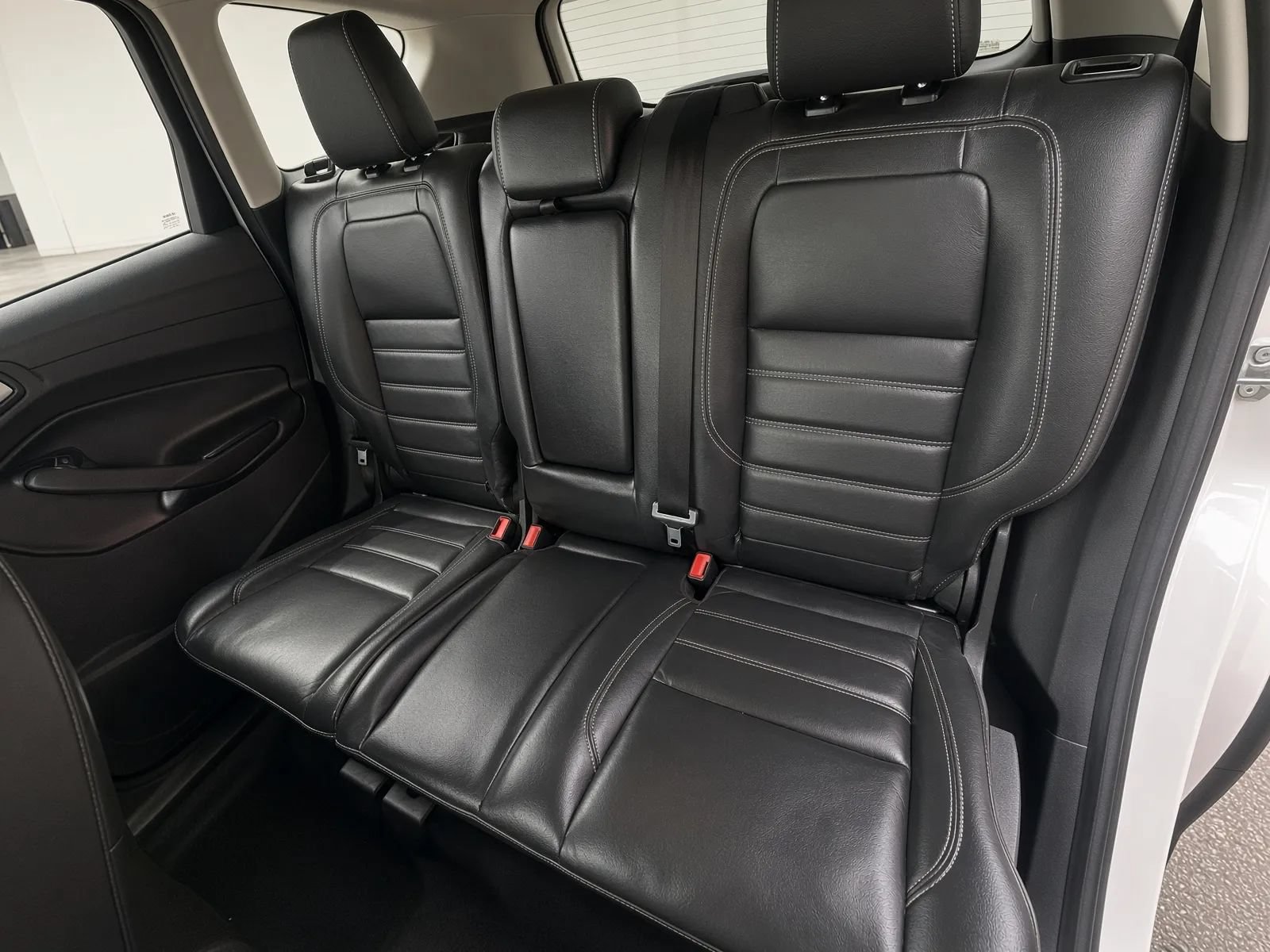 Used 2018 Ford Escape Titanium w/ Ford Safe & Smart Package AWD/4WD image 26