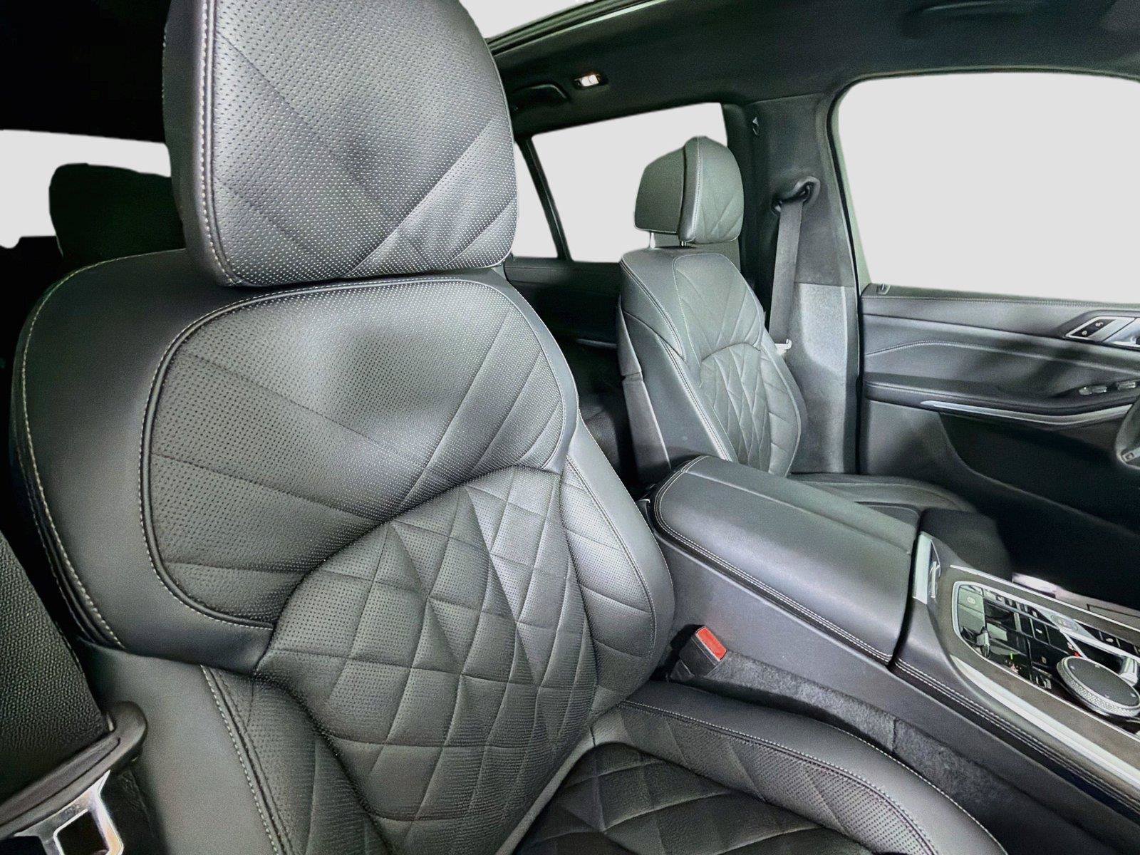 Used 2024 BMW X7 xDrive40i w/ M Sport Package AWD/4WD image 30