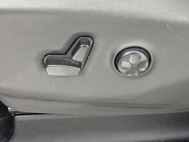 Used 2024 Chrysler Voyager LX image 13