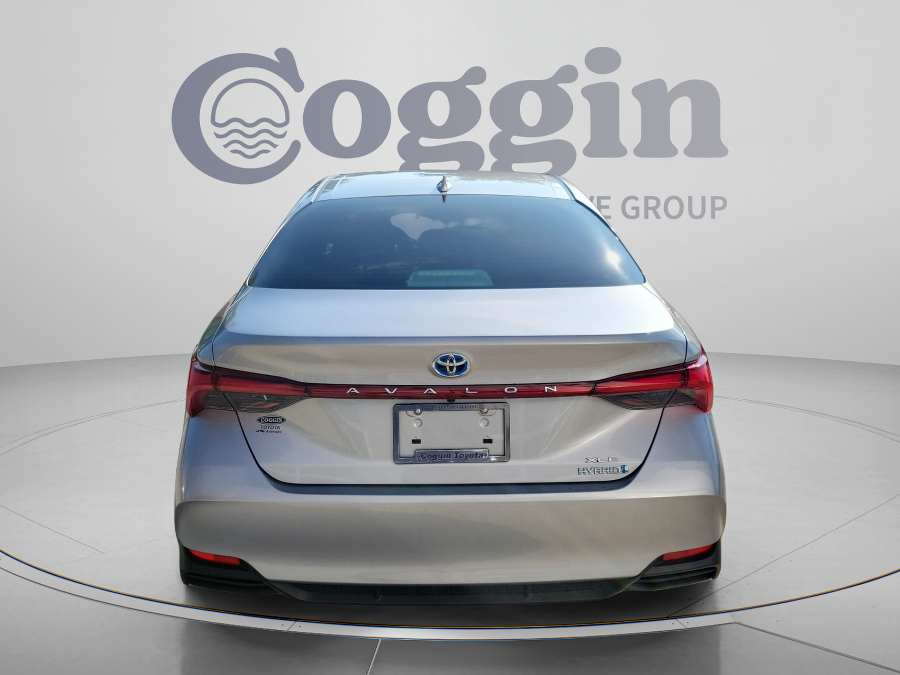 Used 2021 Toyota Avalon XLE w/ Moonroof Package FWD image 3