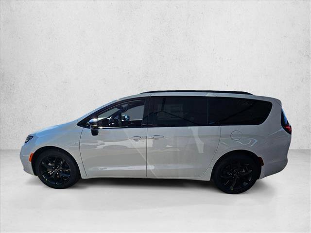 New 2026 Chrysler Pacifica Select w/ S Appearance Package image 5