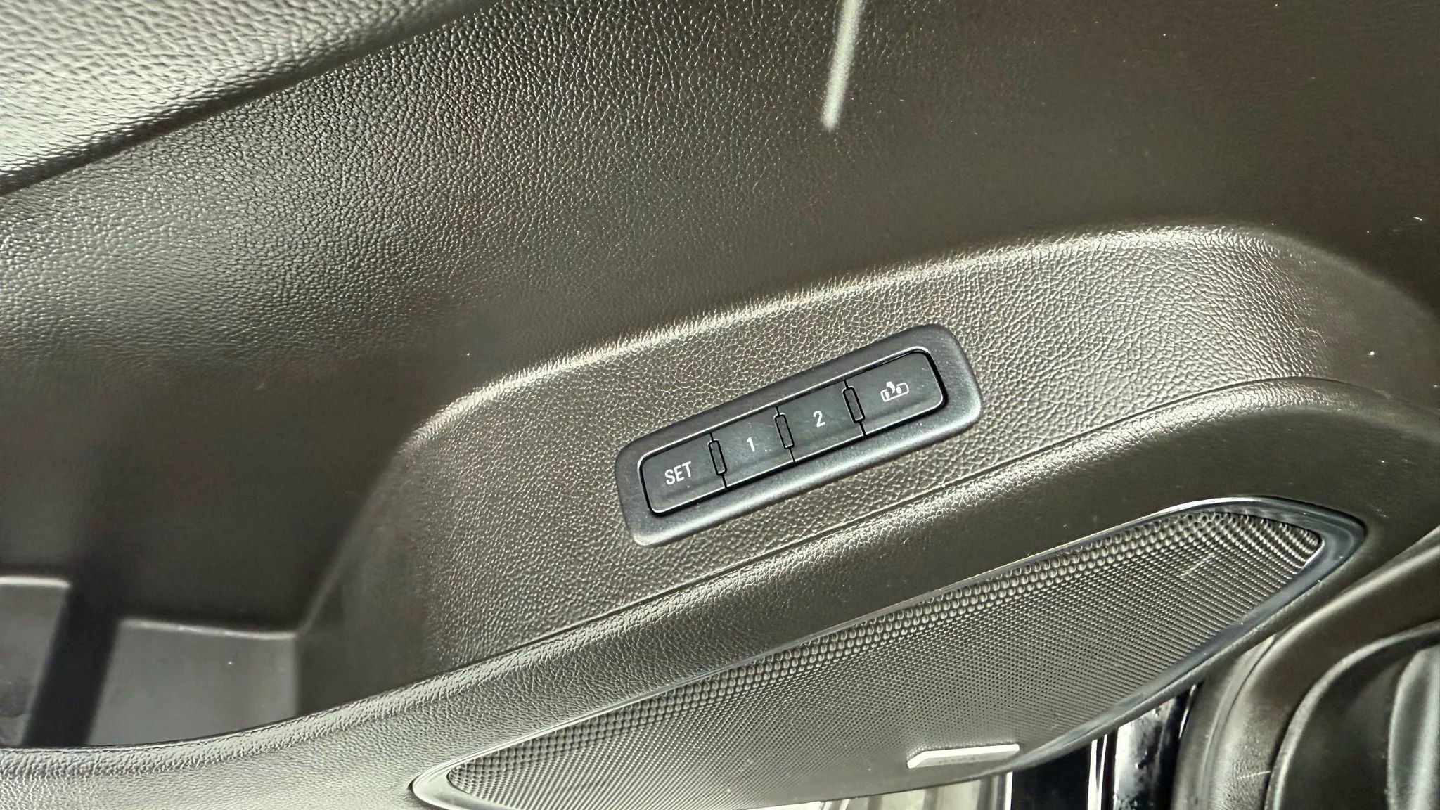 Used 2015 Chevrolet Suburban LTZ image 10