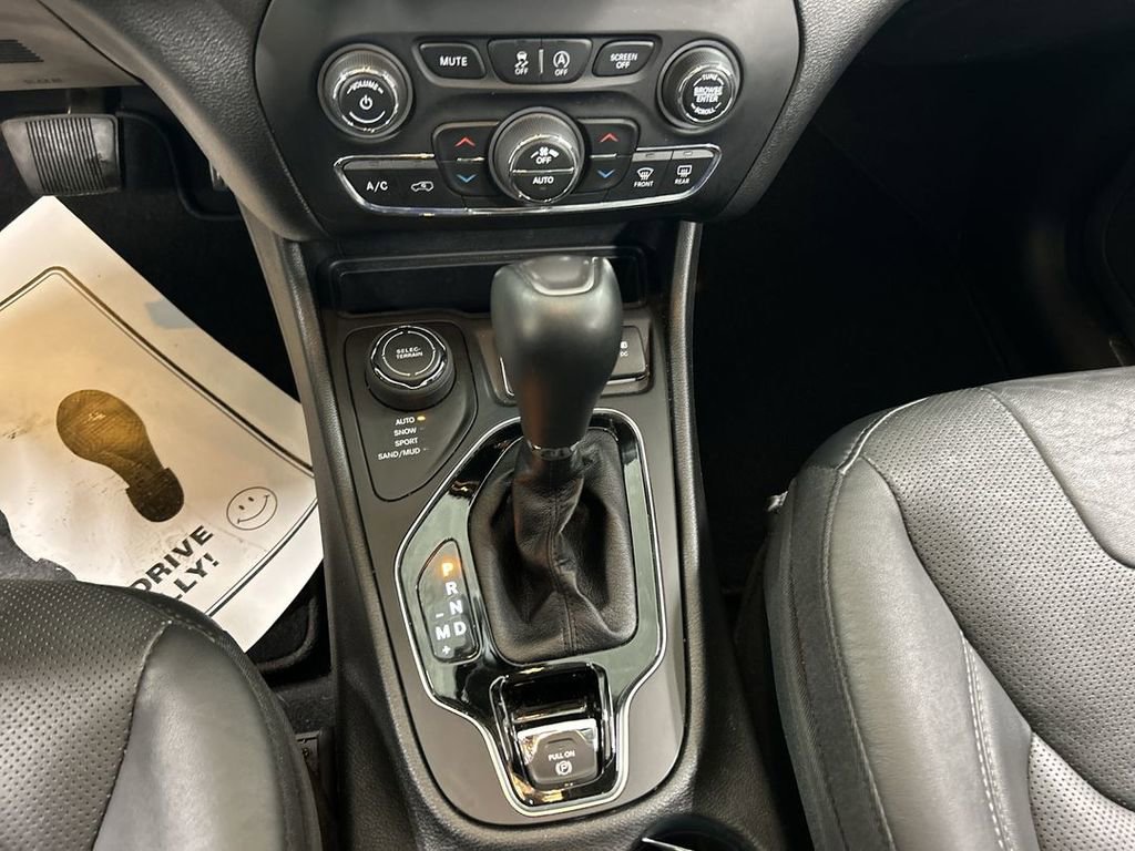 Used 2021 Jeep Cherokee Limited image 17