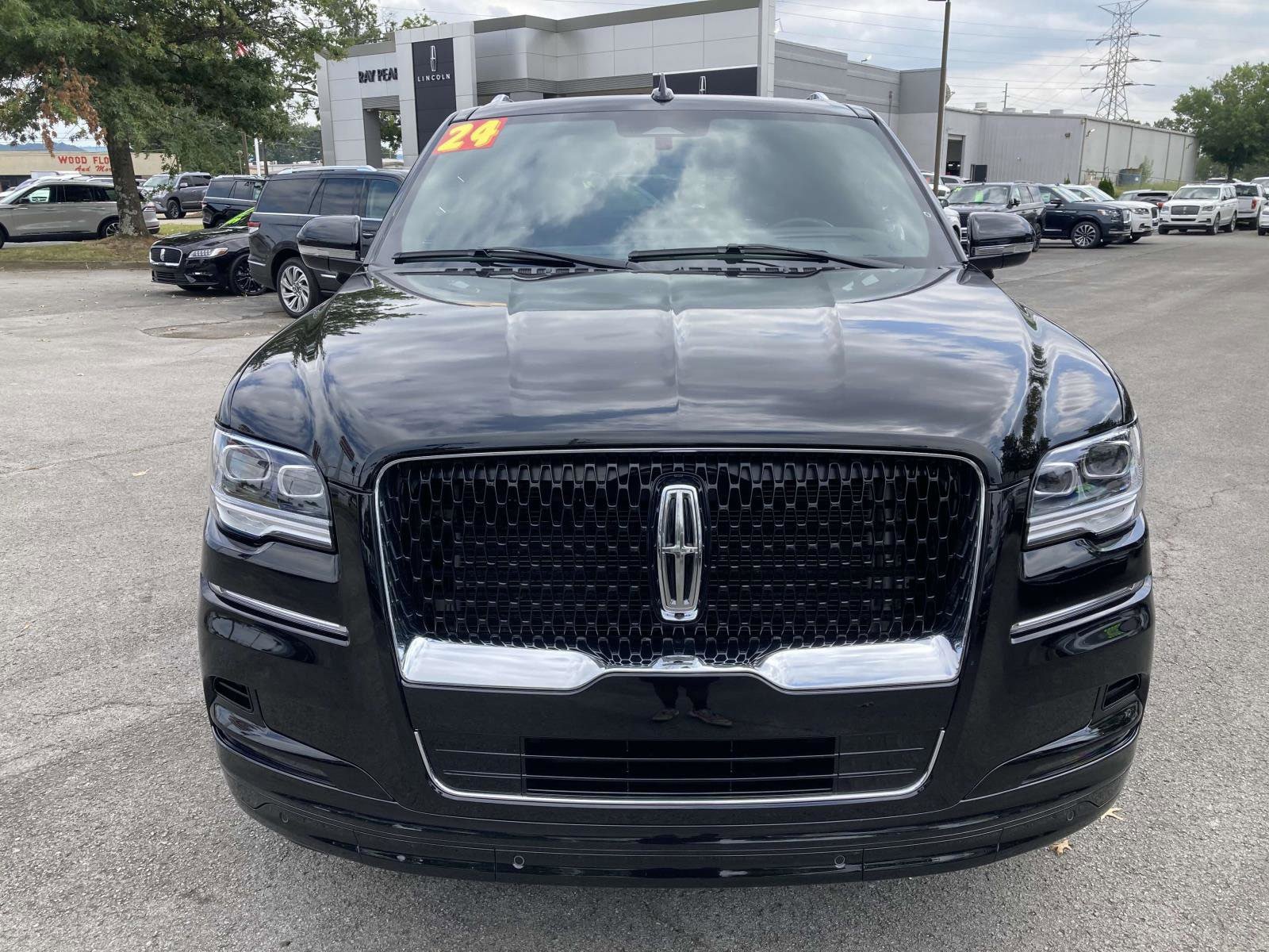 Used 2024 Lincoln Navigator L Reserve AWD/4WD image 12