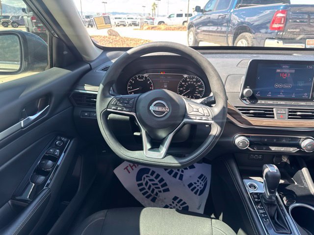 Used 2023 Nissan Altima 2.5 SV FWD image 14
