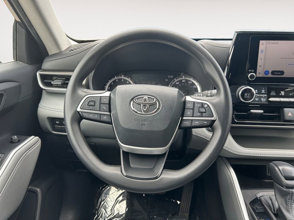 Used 2023 Toyota Highlander L FWD image 14