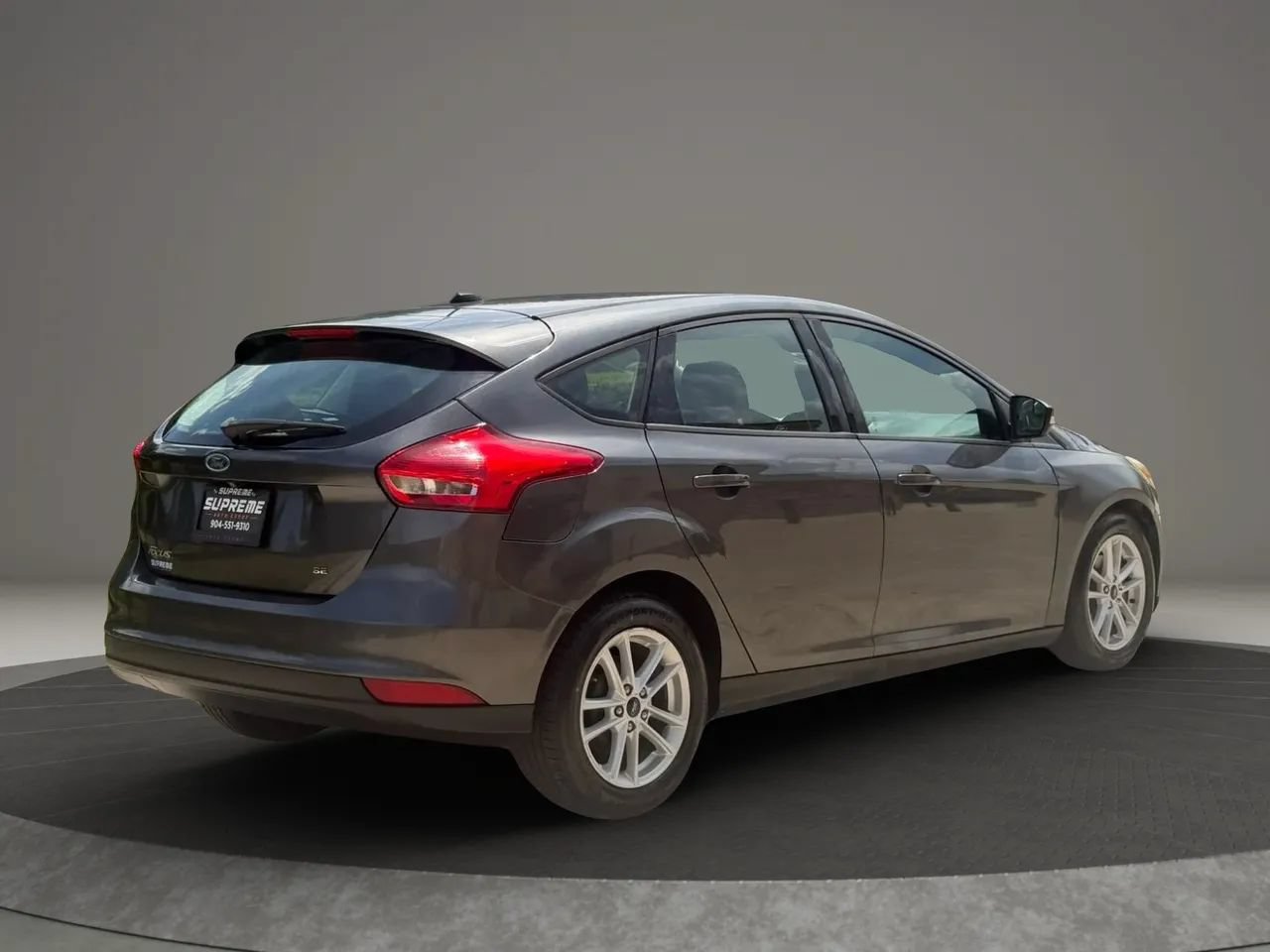 Used 2017 Ford Focus SE FWD image 3