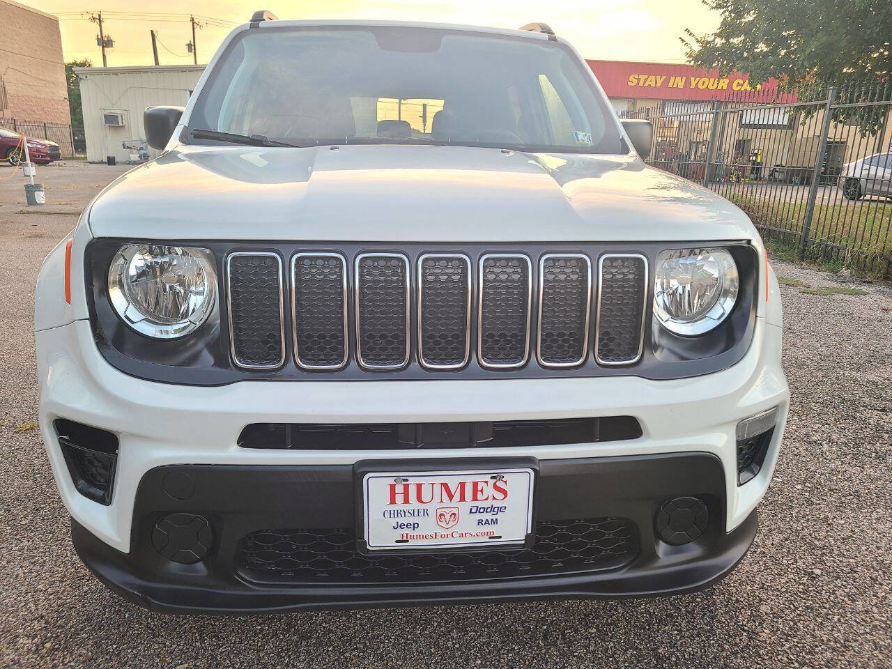 Used 2019 Jeep Renegade Sport w/ Sport Appearance Group AWD/4WD image 3