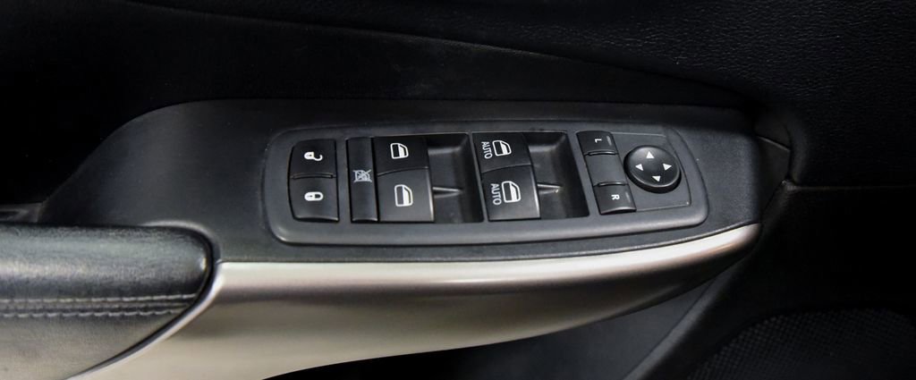Used 2020 Jeep Cherokee Latitude Plus w/ Cold Weather Group image 12