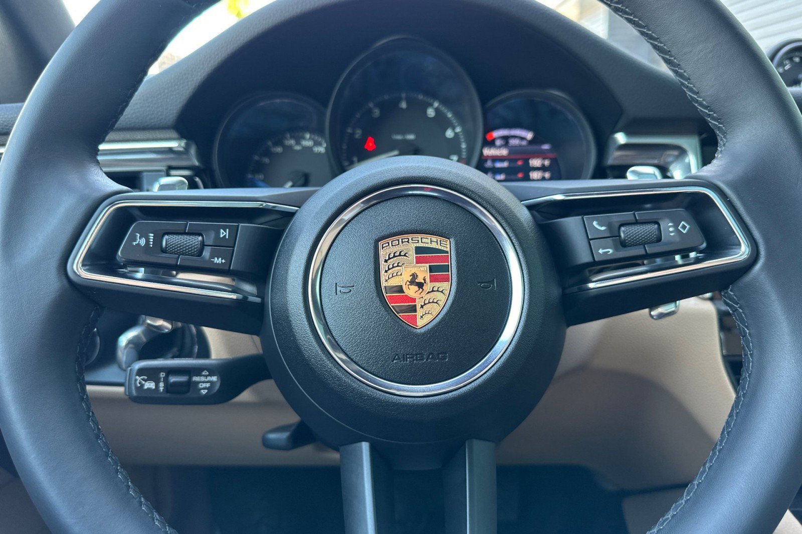 Used 2025 Porsche Macan image 24