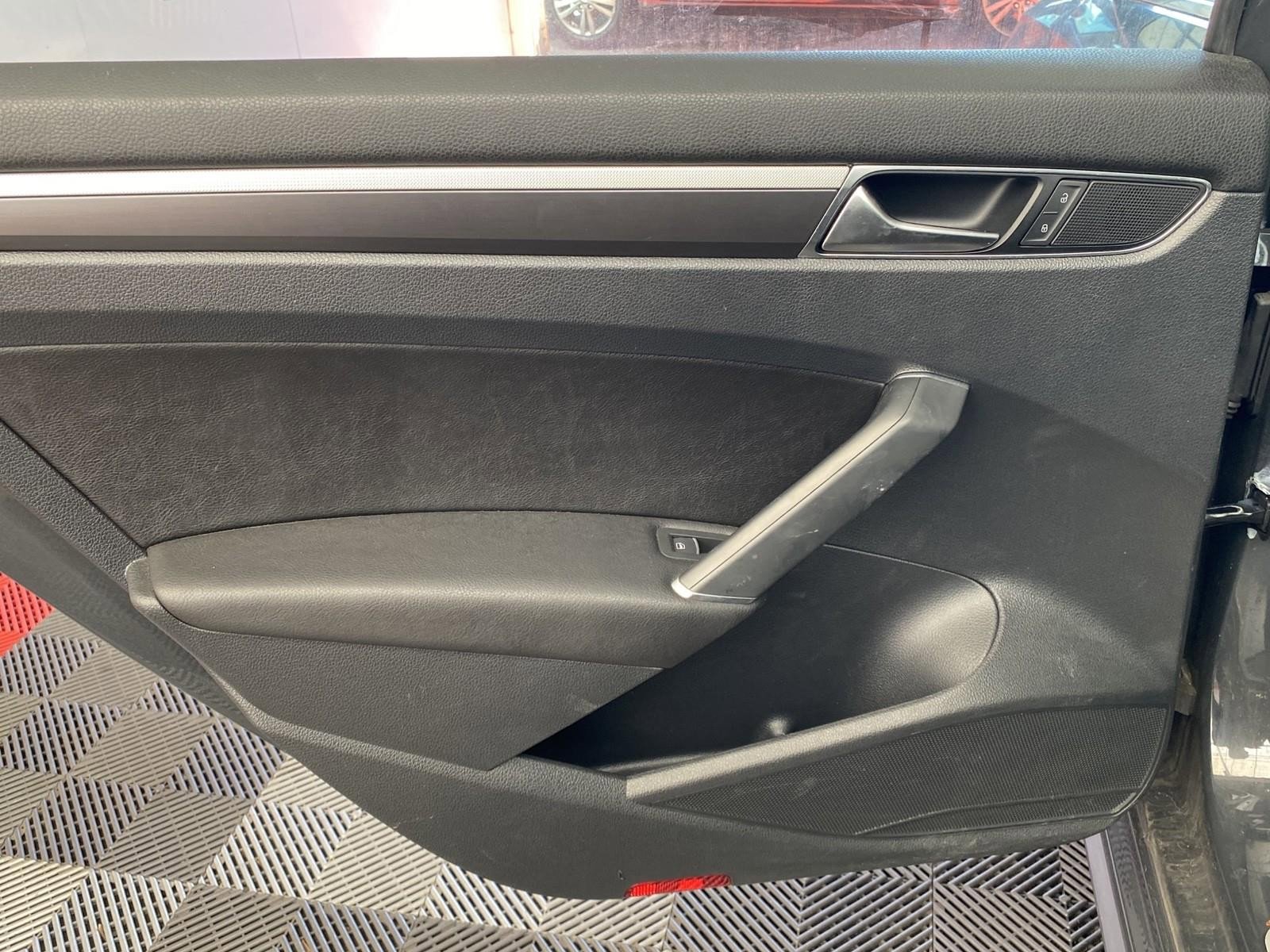 Used 2017 Volkswagen Passat 1.8T R-Line image 14