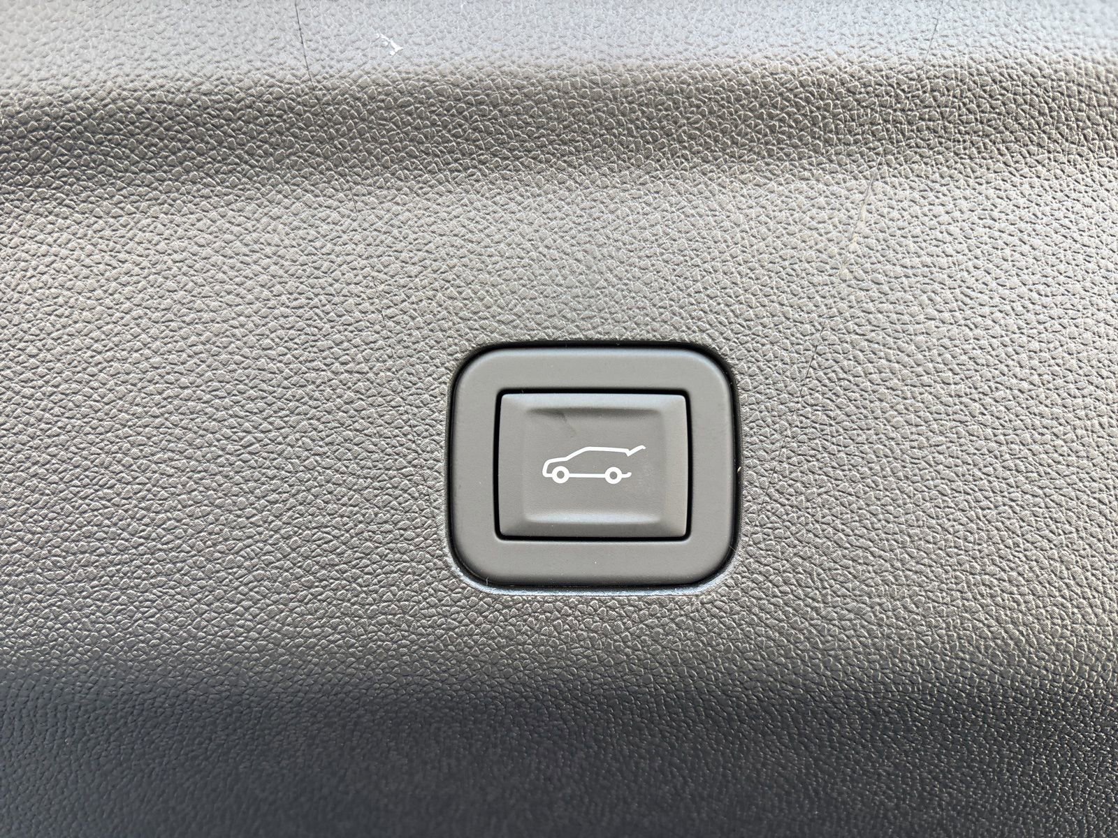 New 2026 Chevrolet Suburban High Country image 21