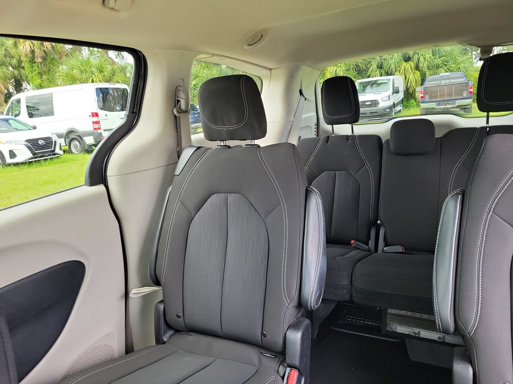 Used 2023 Chrysler Voyager LX FWD image 15