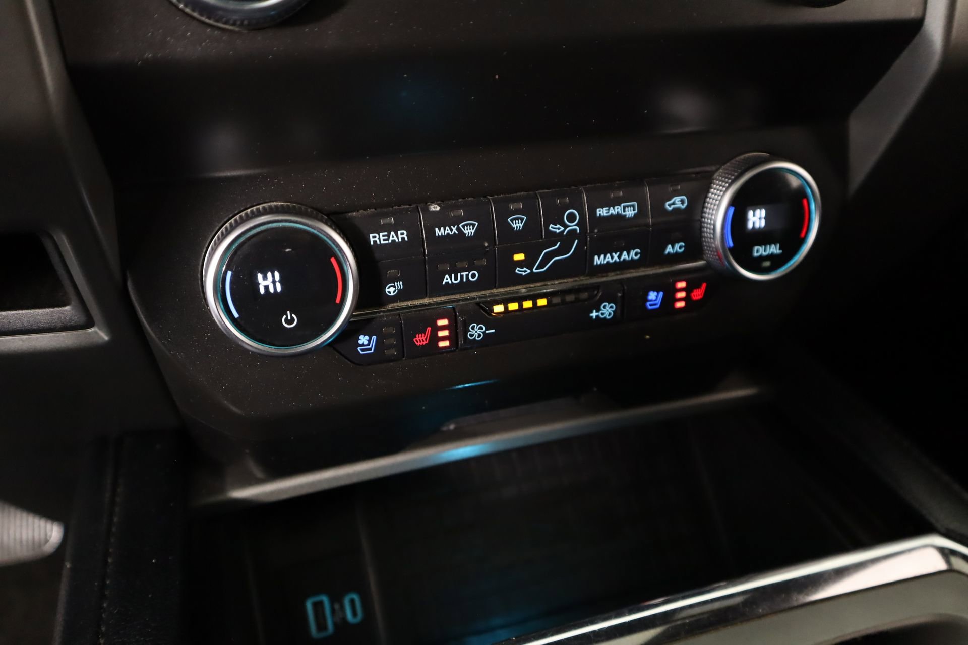 Used 2020 Ford Expedition XLT w/ Equipment Group 202A AWD/4WD image 8