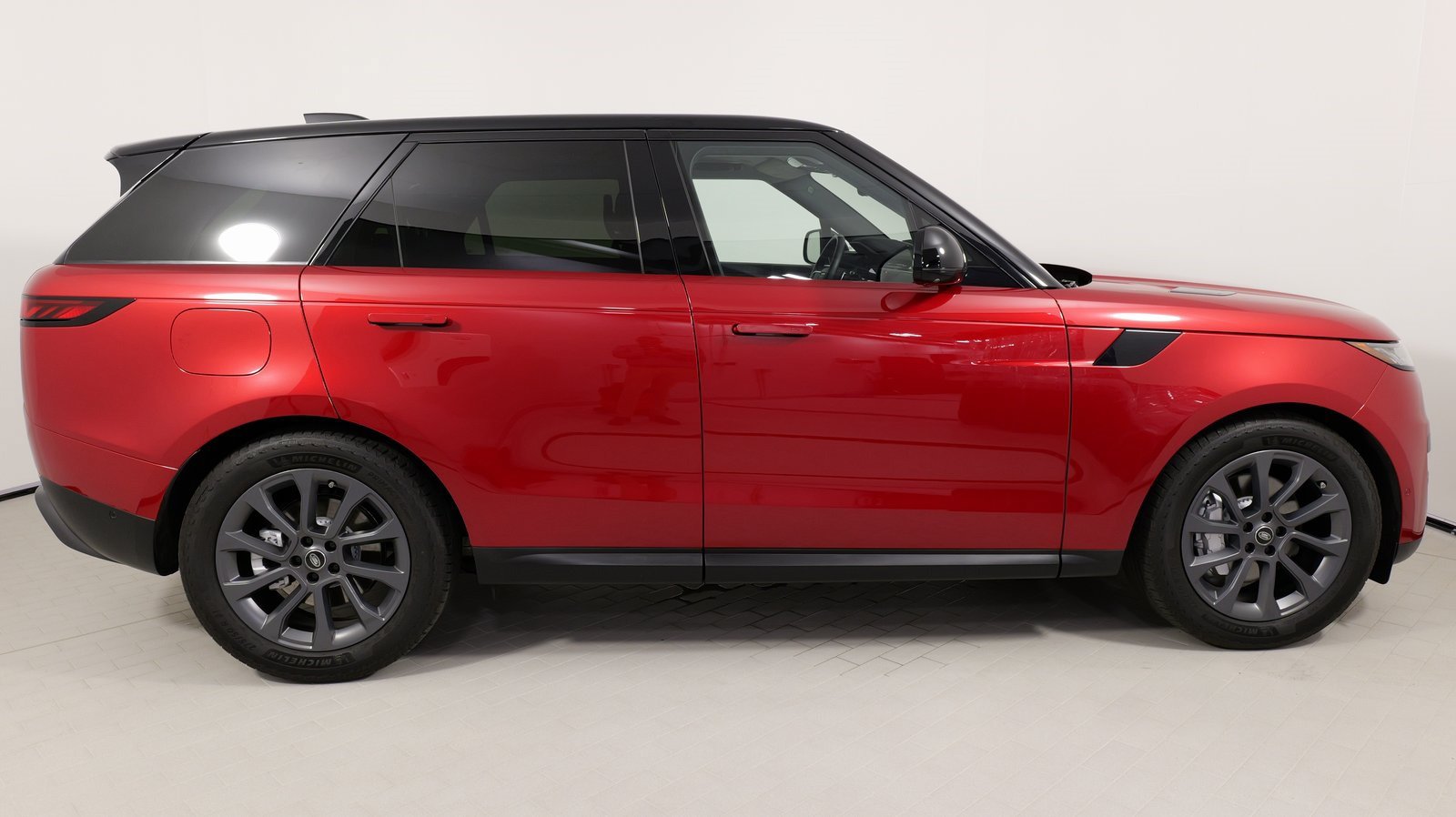 Used 2023 Land Rover Range Rover Sport SE AWD/4WD image 9