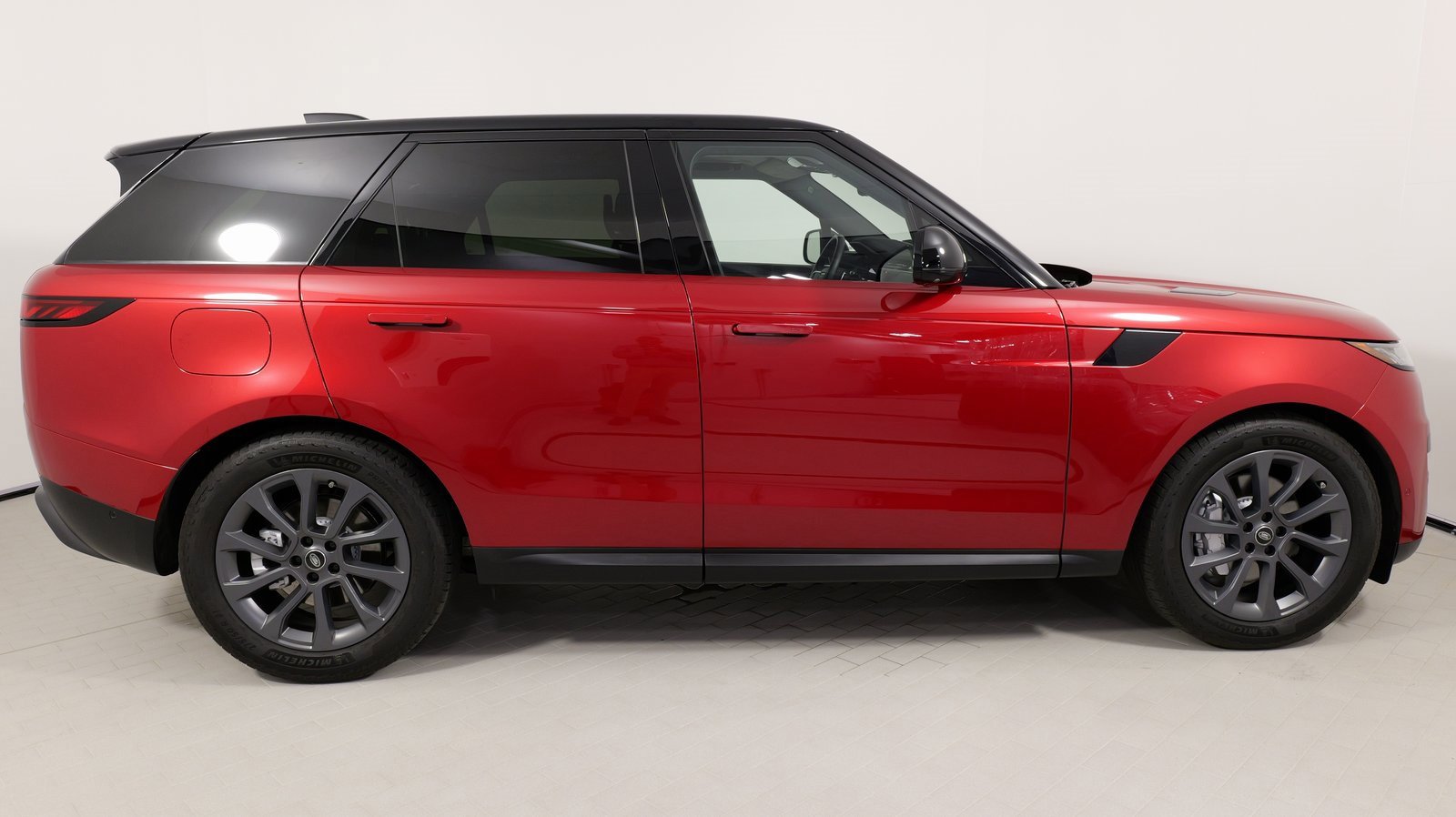 Used 2023 Land Rover Range Rover Sport SE image 9