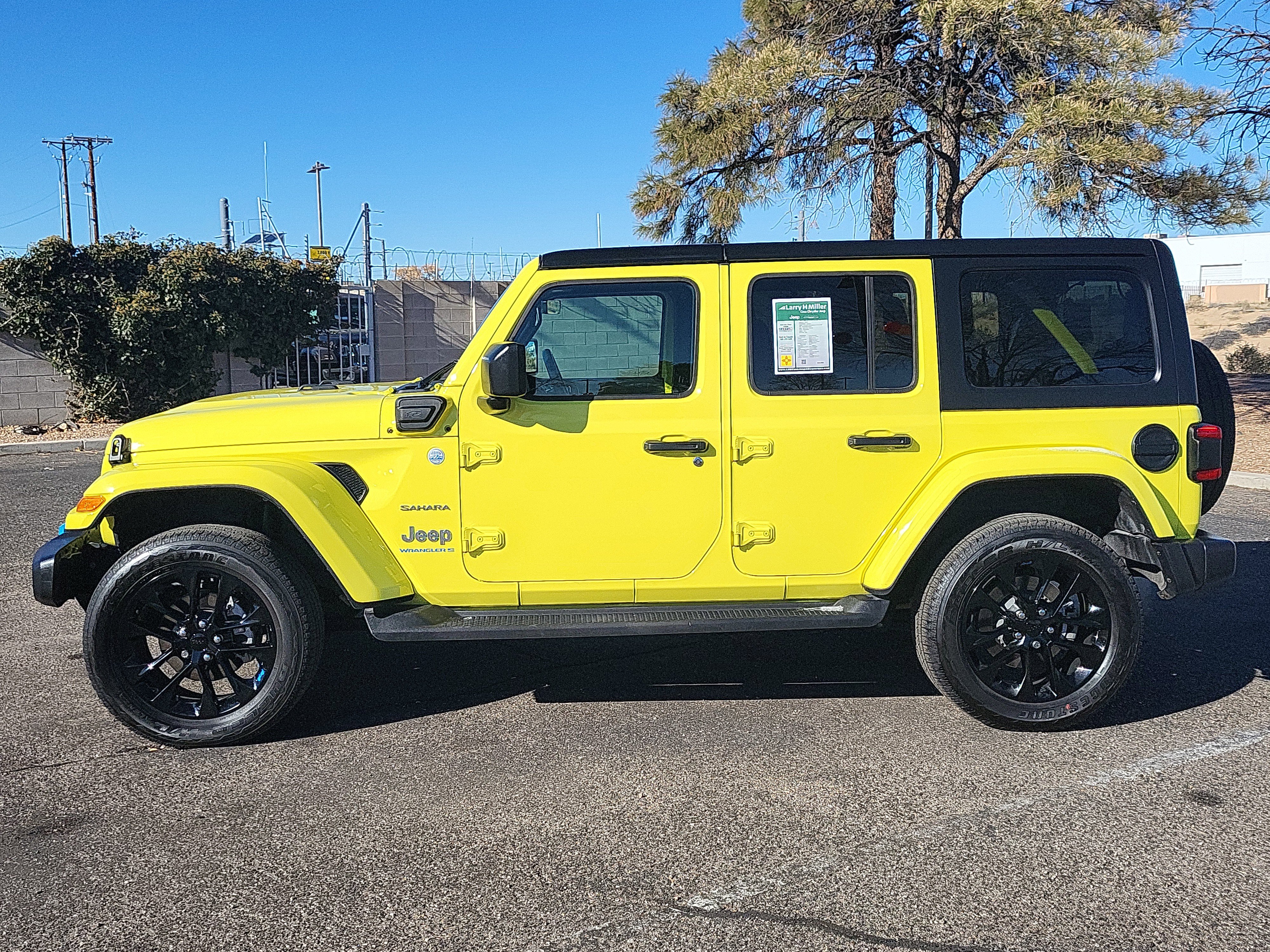 Used 2023 Jeep Wrangler Unlimited Sahara w/ Cold Weather Group image 3