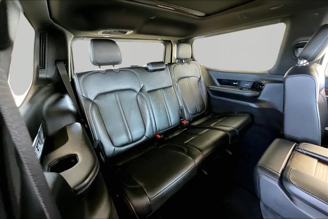 Used 2023 Jeep Grand Wagoneer 4WD w/ Convenience Group III image 18