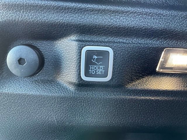 Used 2023 Jeep Grand Cherokee L Laredo image 33