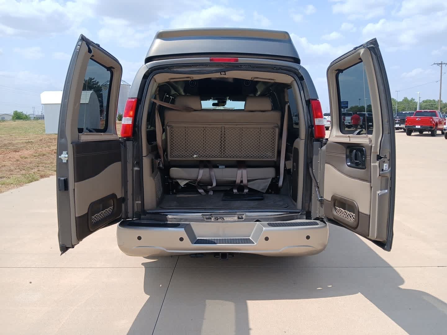 Used 2021 Chevrolet Express 2500 w/ Enhanced Convenience Package RWD image 5