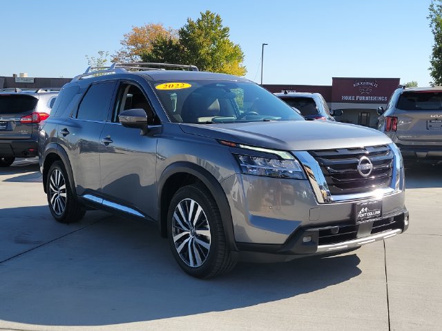 Used 2022 Nissan Pathfinder Platinum w/ Cargo Package AWD/4WD image 7