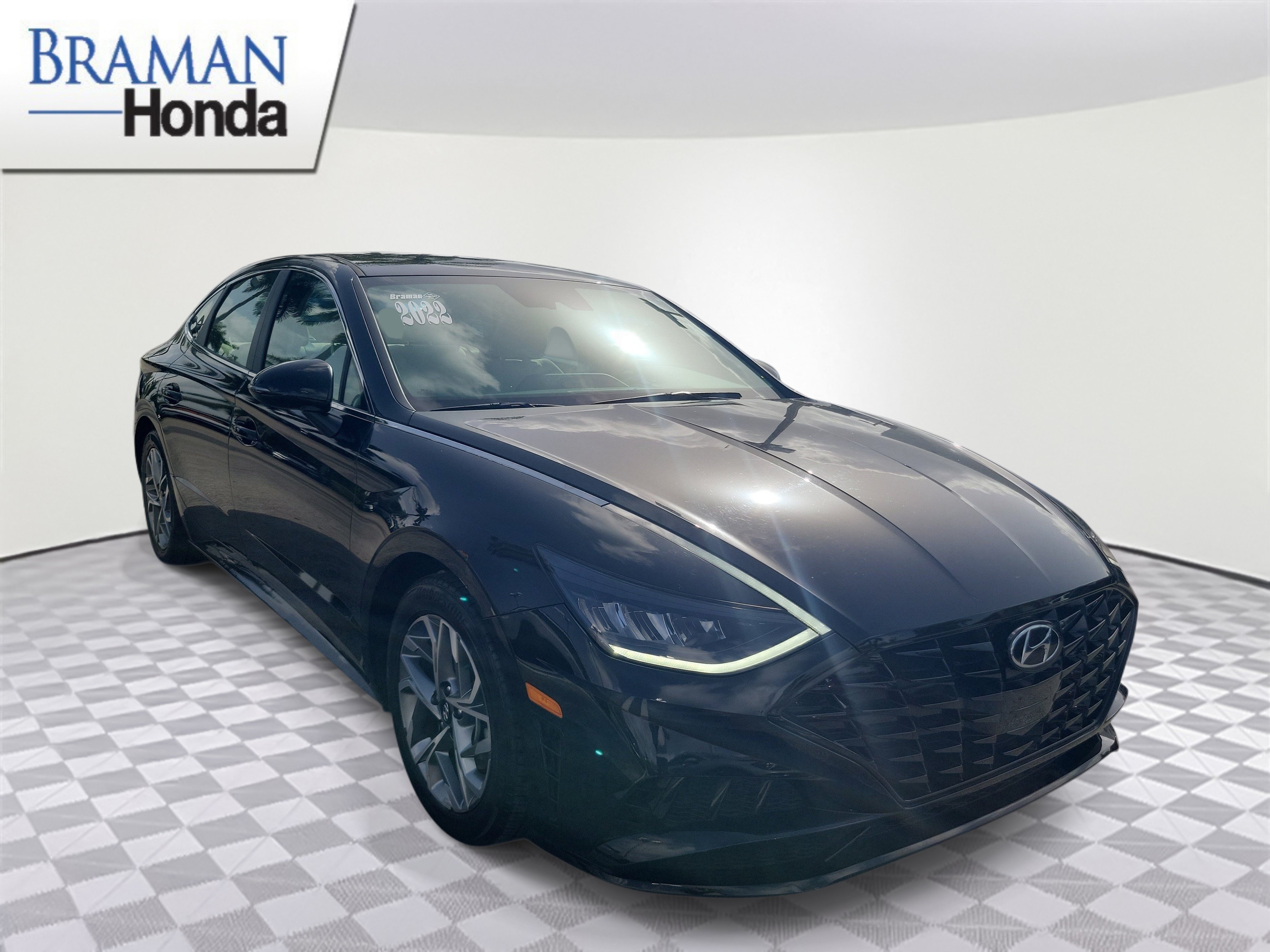 Used 2022 Hyundai Sonata SEL FWD image 2