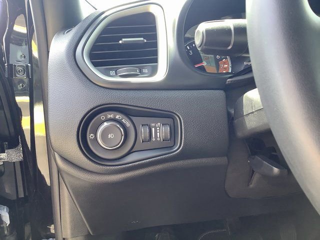Used 2021 Jeep Renegade Latitude w/ Luxury Group II AWD/4WD image 15