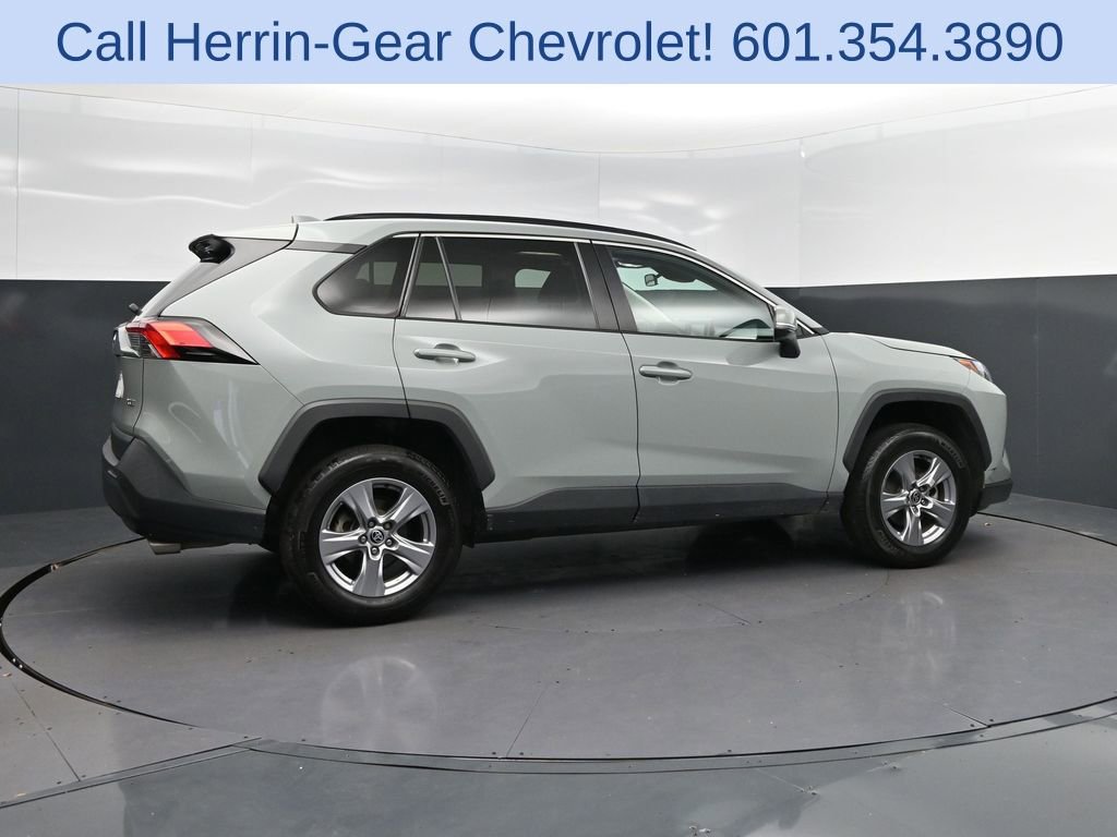 Used 2022 Toyota RAV4 XLE w/ Convenience Package FWD image 8