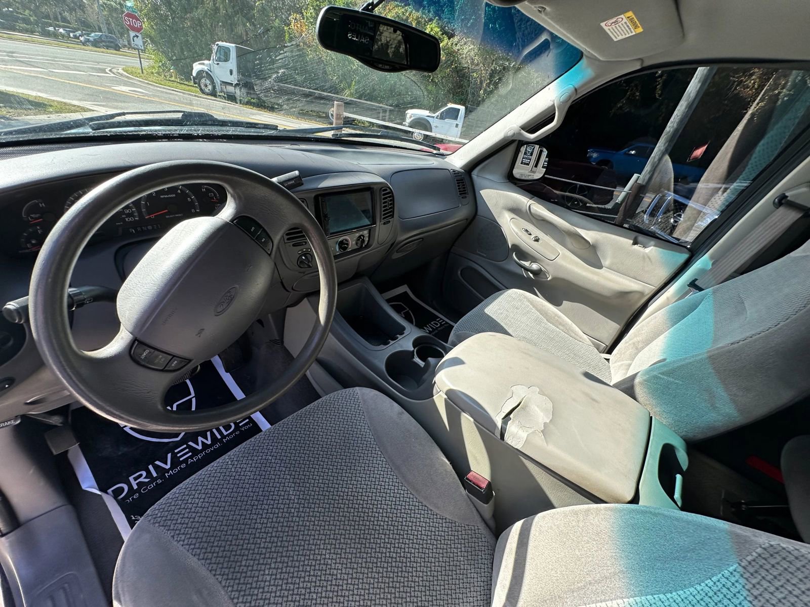 Used 2002 Ford Expedition XLT image 10