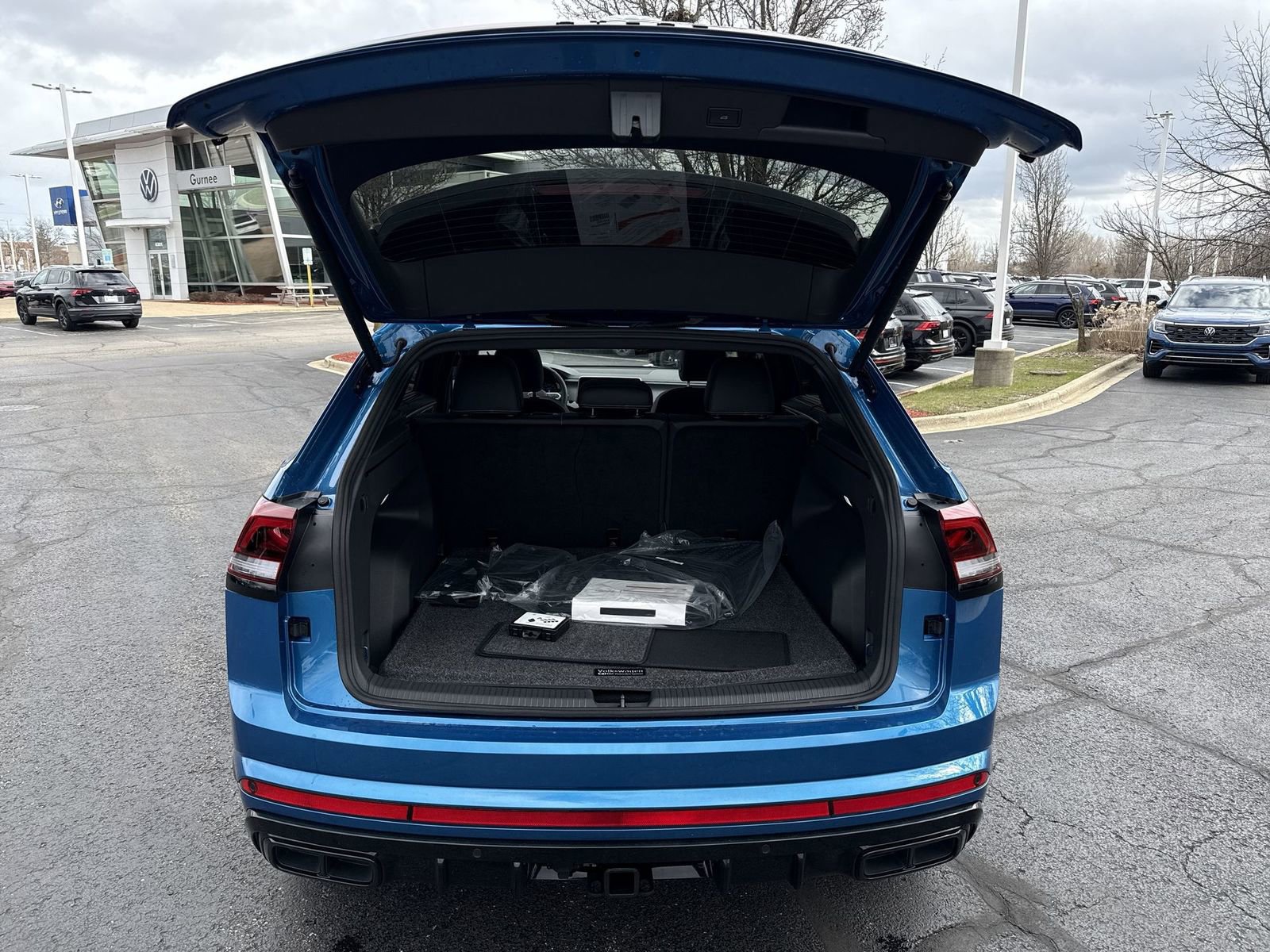 New 2025 Volkswagen Atlas Cross Sport SEL R-Line image 25