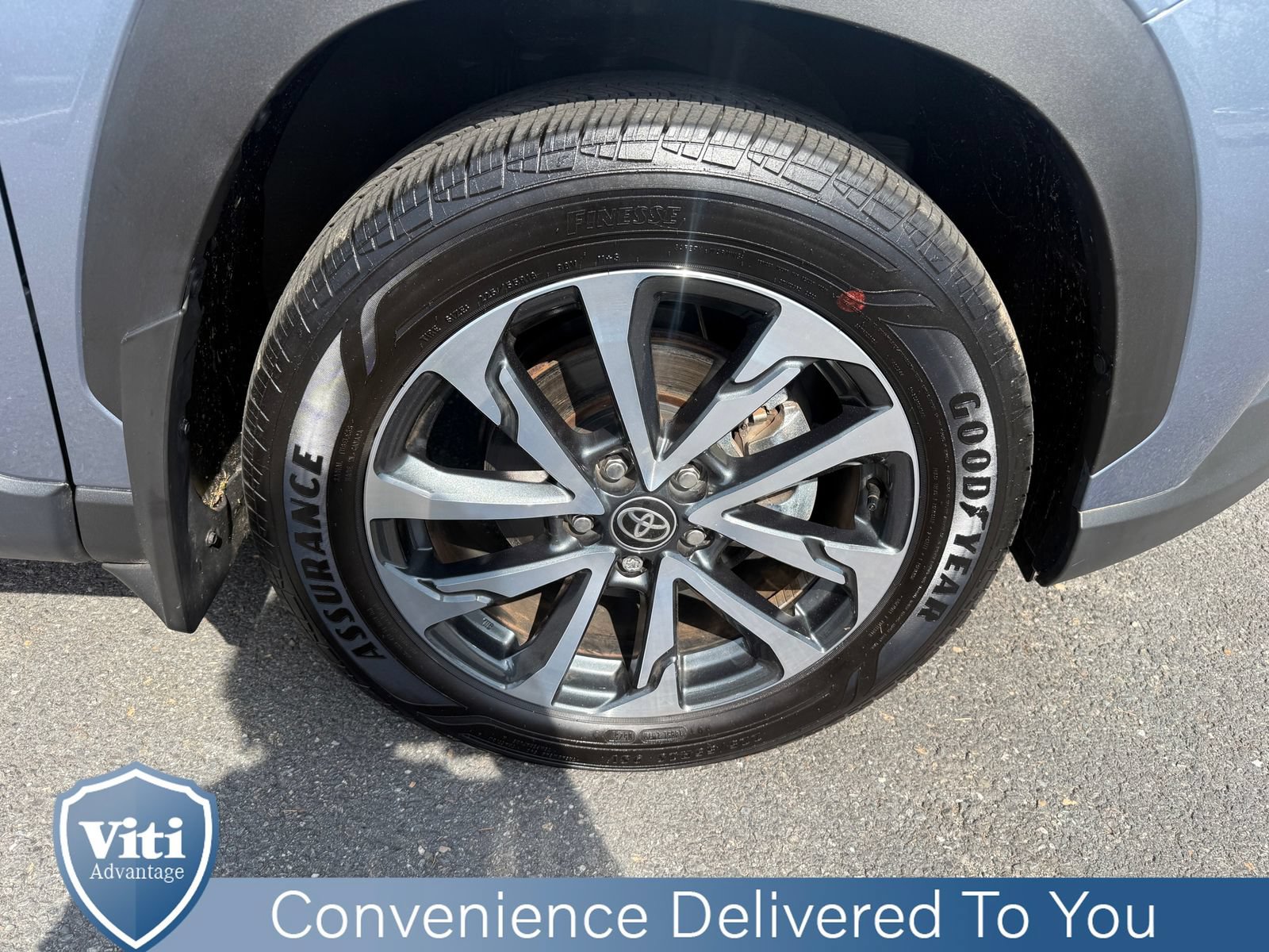Used 2025 Toyota Corolla Cross XLE w/ Convenience Package AWD/4WD image 15
