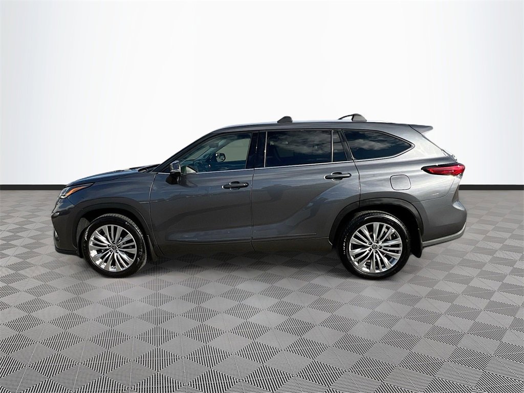 Used 2023 Toyota Highlander Platinum image 4