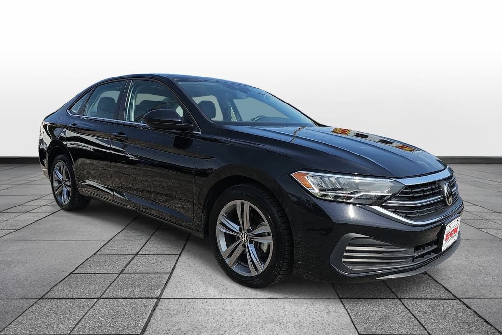 Used 2024 Volkswagen Jetta SE FWD image 3