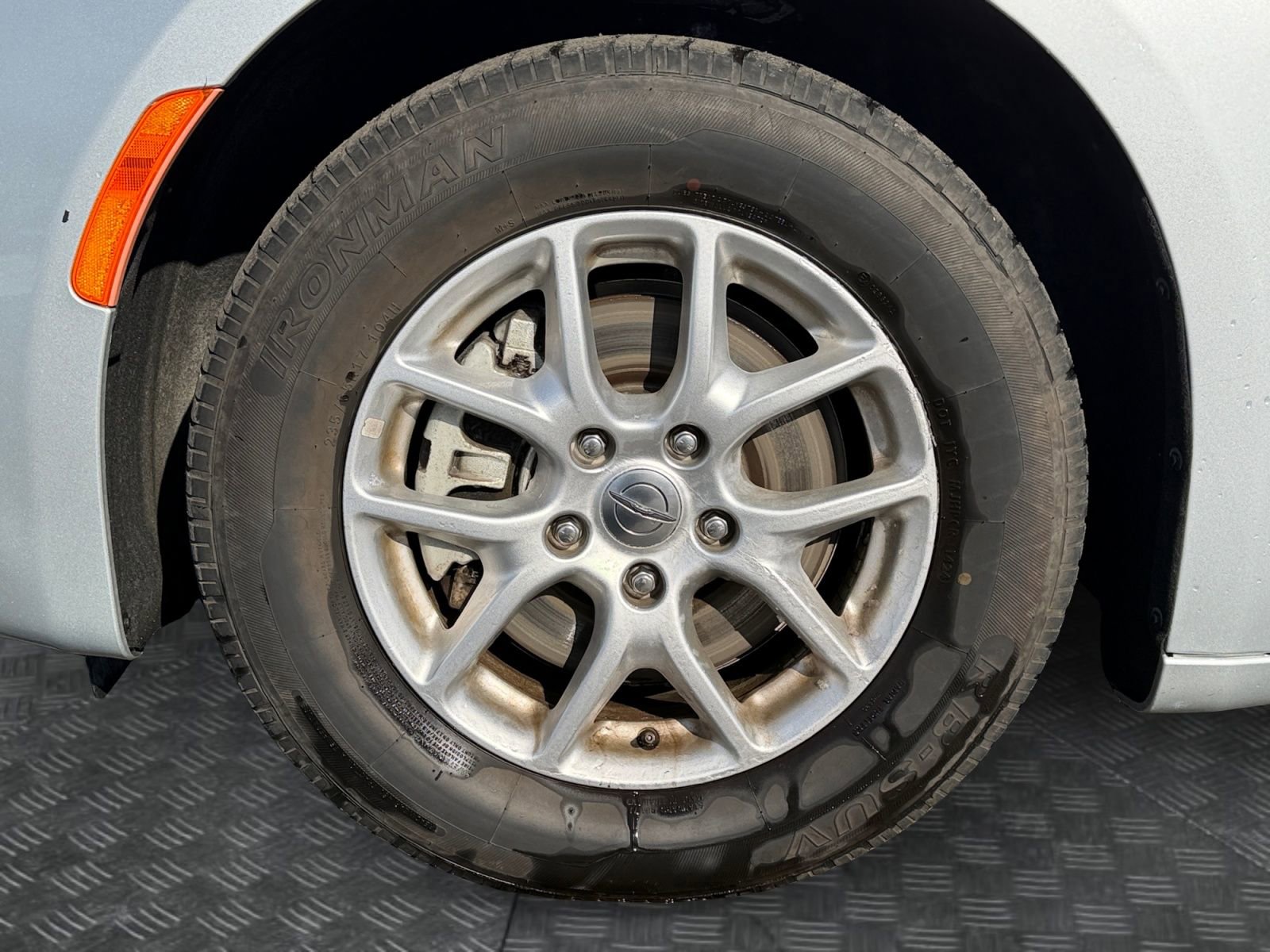 Used 2023 Chrysler Voyager LX image 14