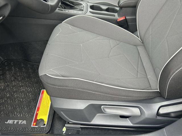 Used 2025 Volkswagen Jetta Sport image 16