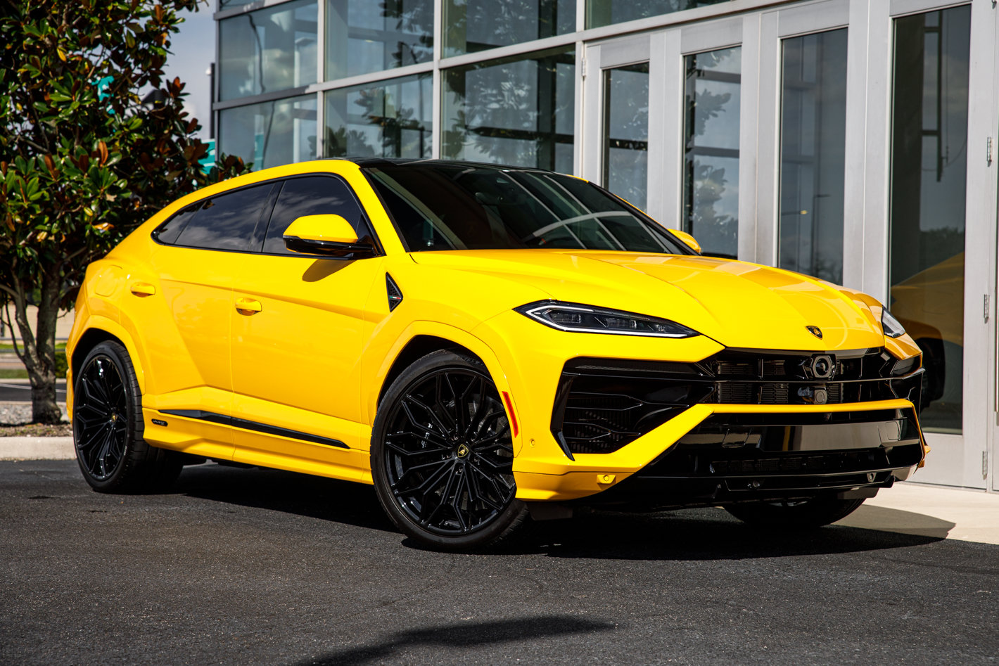 Used 2025 Lamborghini Urus SE AWD/4WD image 25