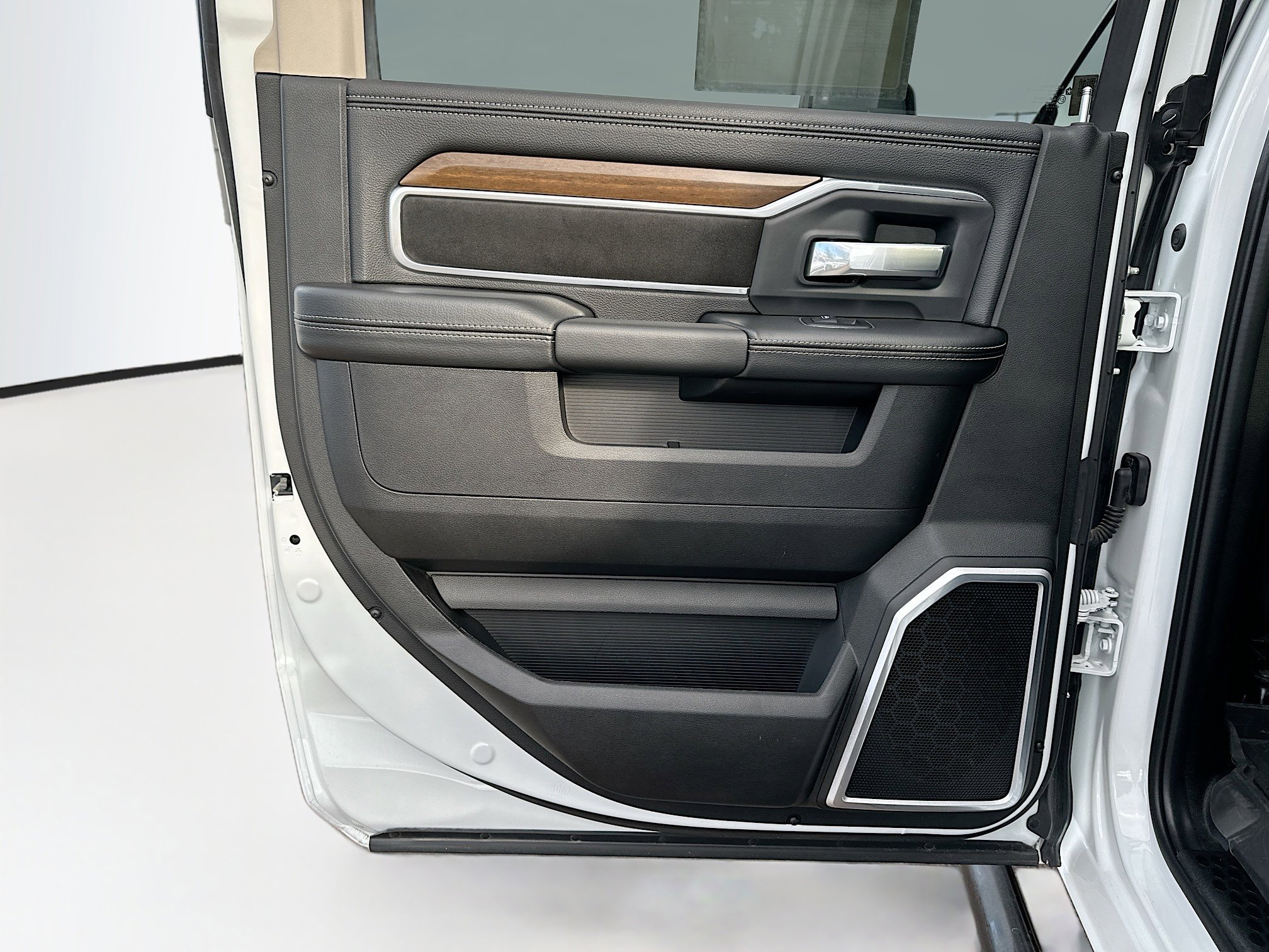 Used 2024 RAM 2500 Laramie image 27