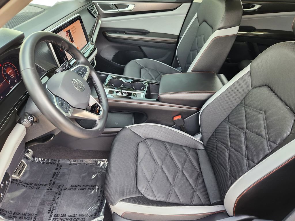 Certified 2025 Volkswagen Atlas Peak Edition SE AWD/4WD image 10