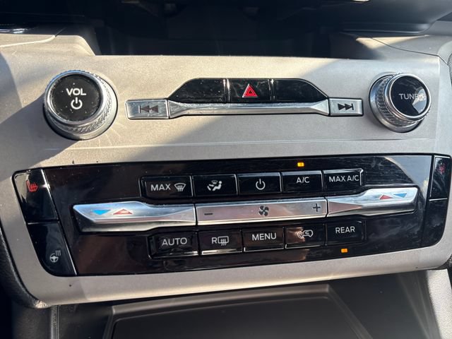 Used 2023 Ford Explorer XLT w/ Equipment Group 202A AWD/4WD image 23