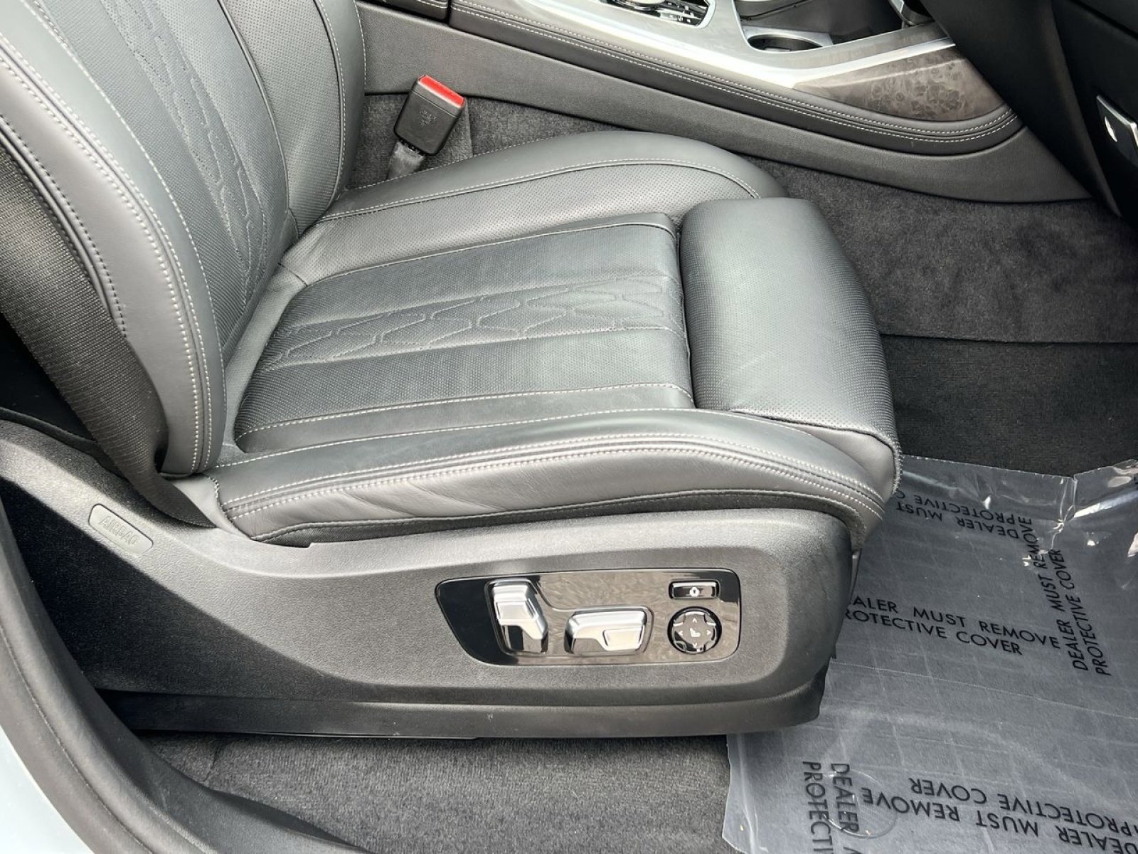 Used 2024 BMW X7 M60i w/ Executive Package image 31