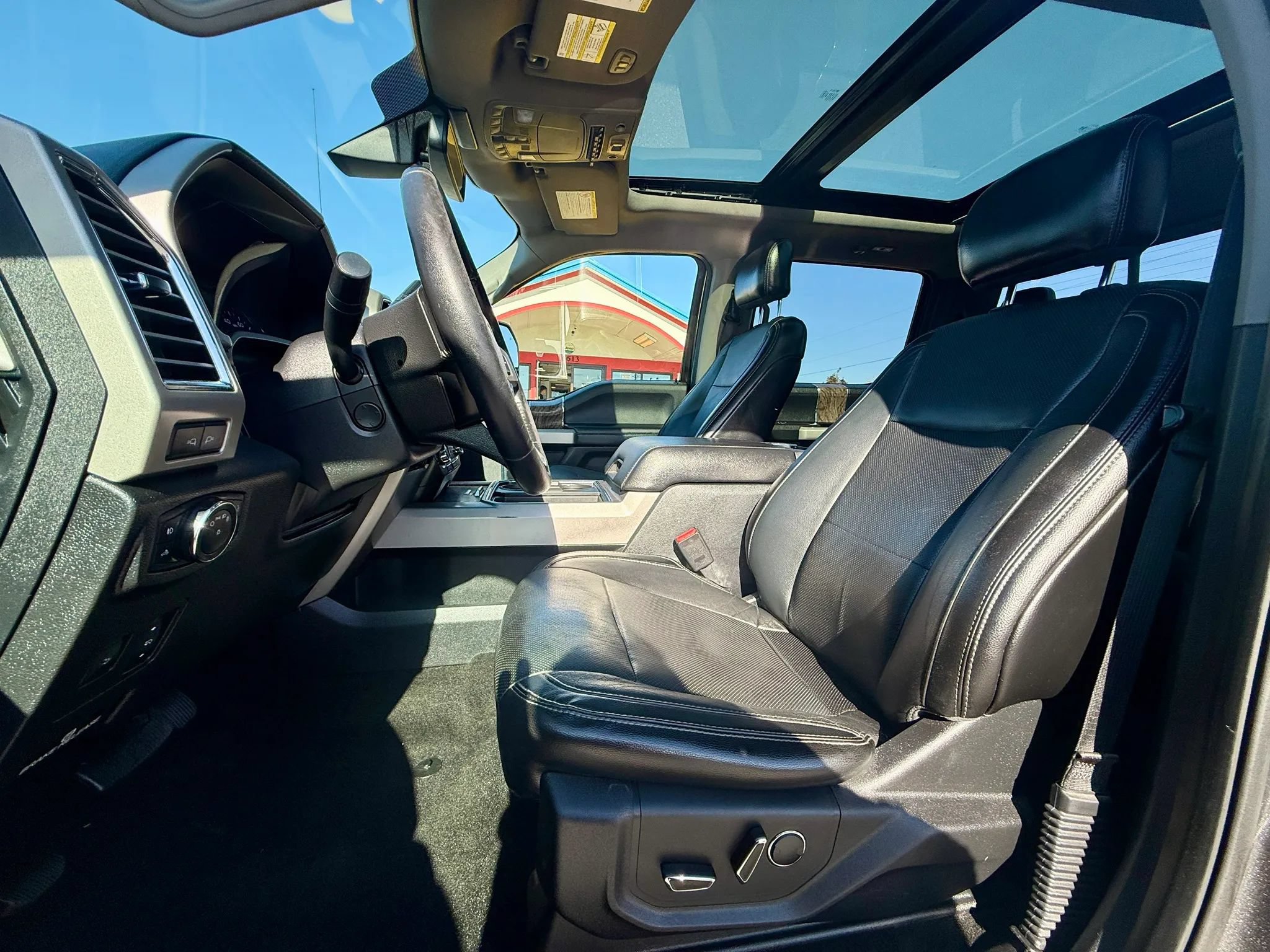 Used 2017 Ford F250 Lariat AWD/4WD image 9