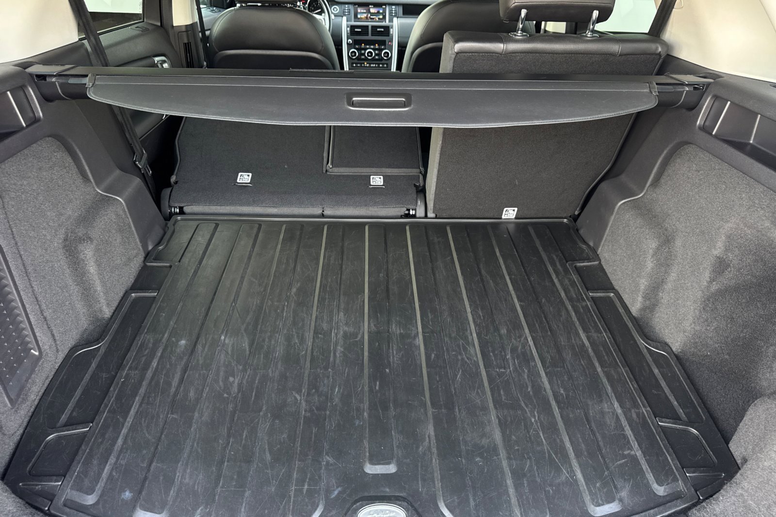 Used 2019 Land Rover Discovery Sport HSE image 14