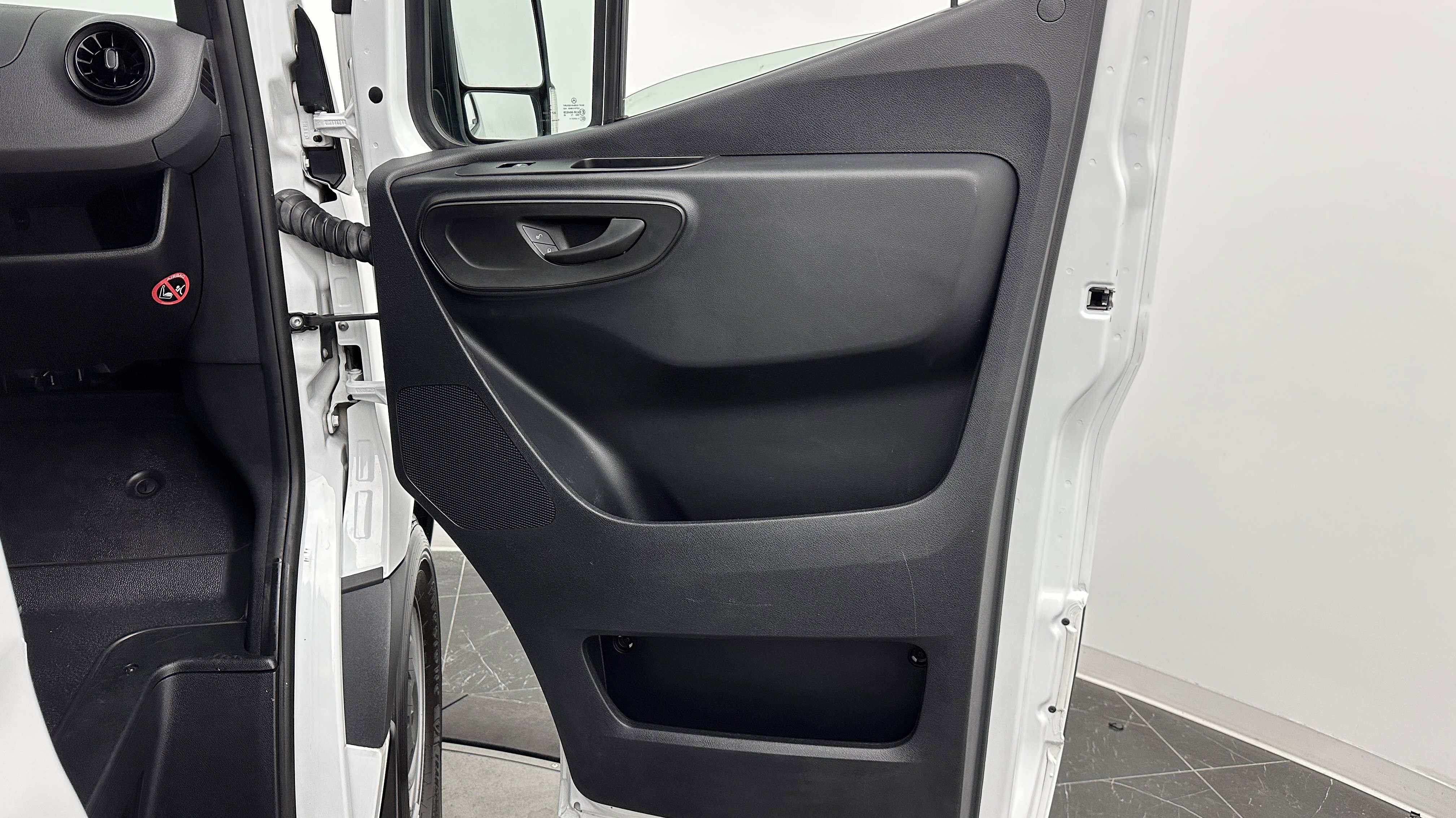 Used 2022 Mercedes-Benz Sprinter 1500 image 27