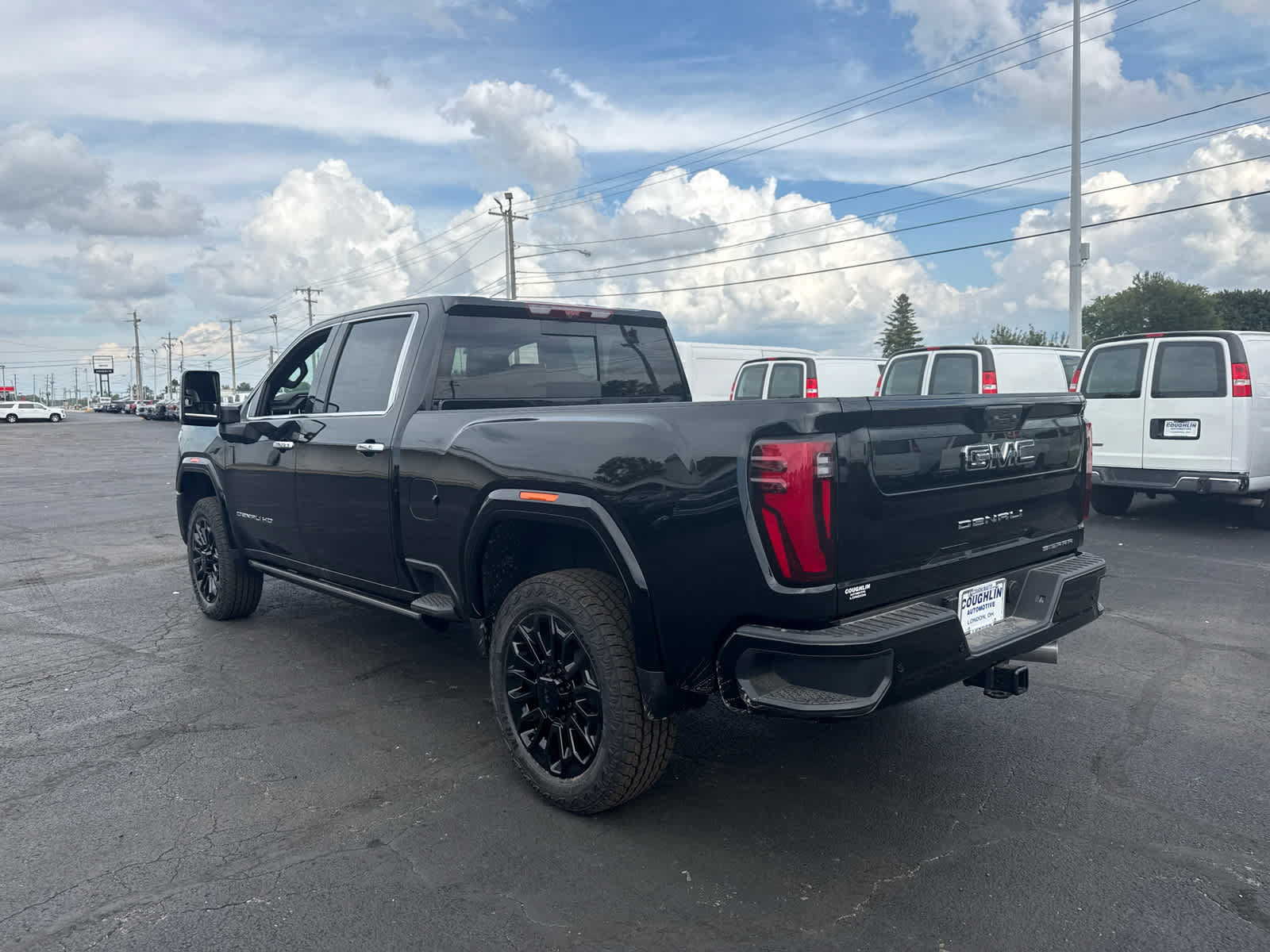 New 2026 GMC Sierra 2500 Denali Ultimate AWD/4WD image 3