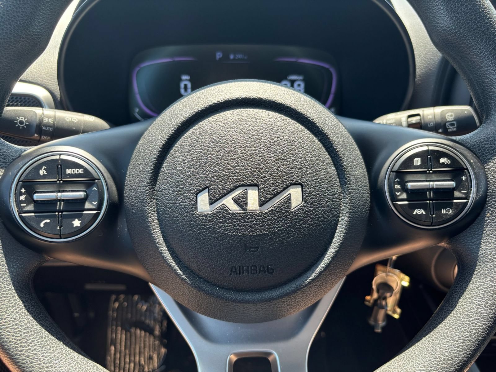 Used 2025 Kia Soul LX w/ LX Technology Package FWD image 21