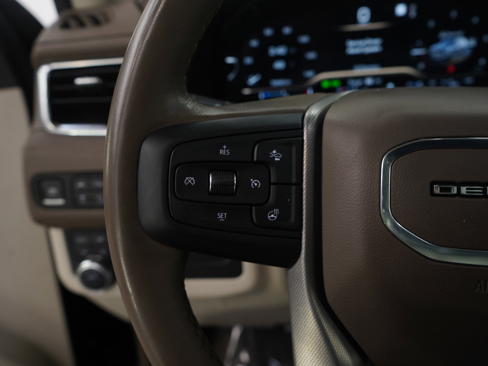Used 2022 GMC Yukon Denali image 19